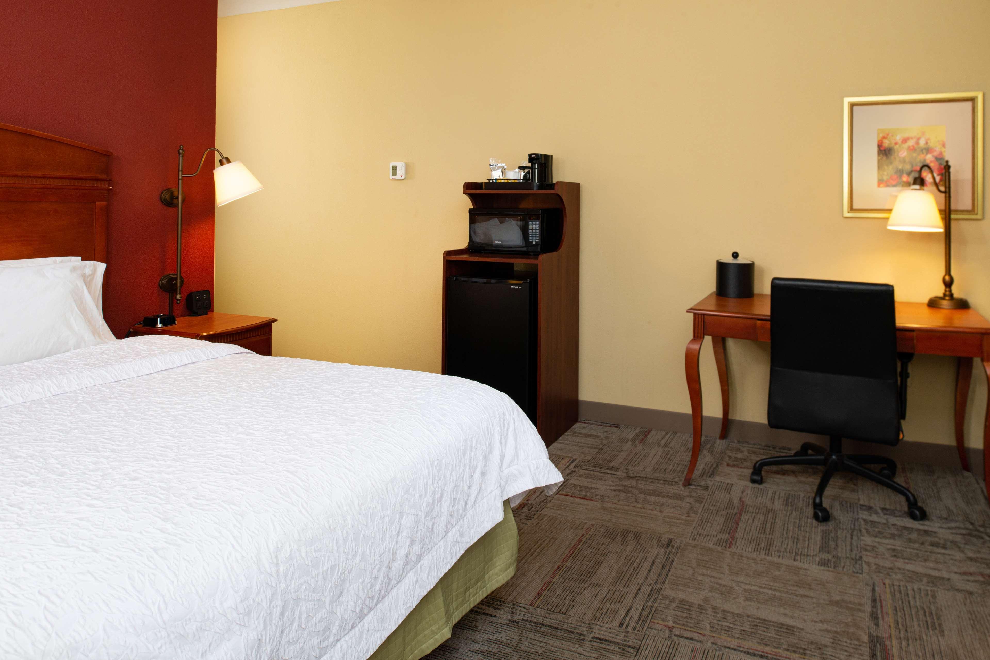 Hampton Inn Kansas City Northeast Exterior photo