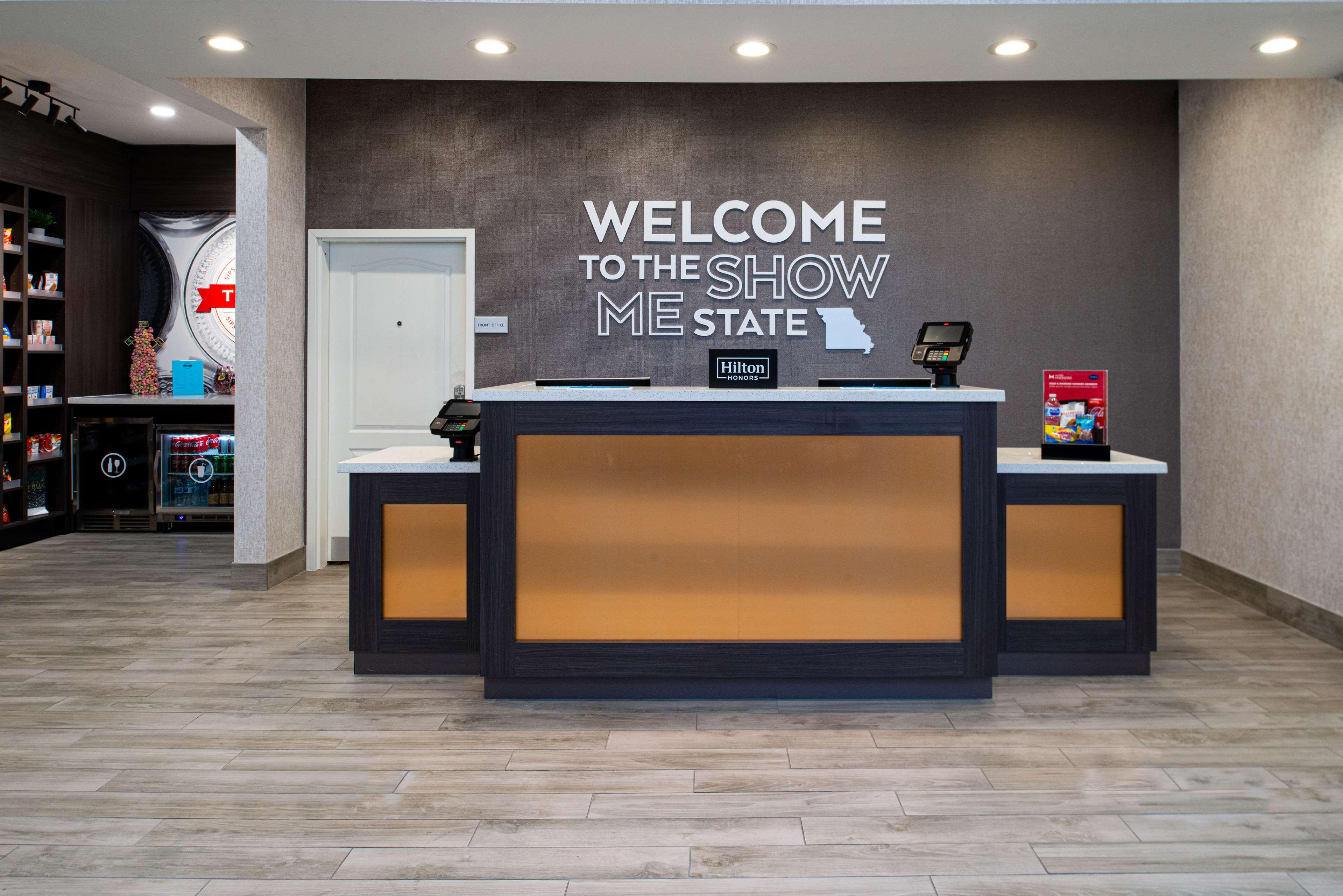 Hampton Inn Kansas City Northeast Exterior photo