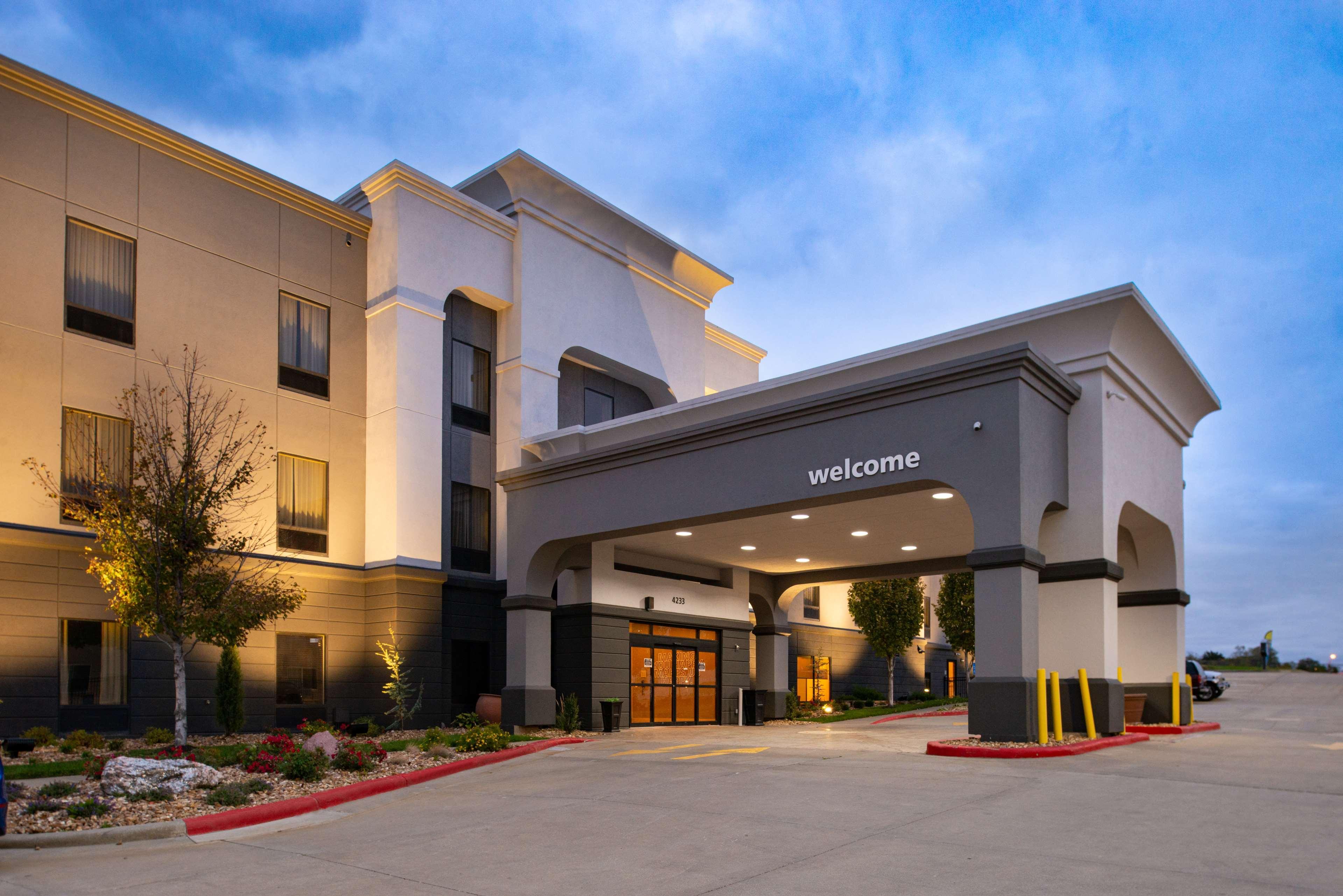 Hampton Inn Kansas City Northeast Exterior photo