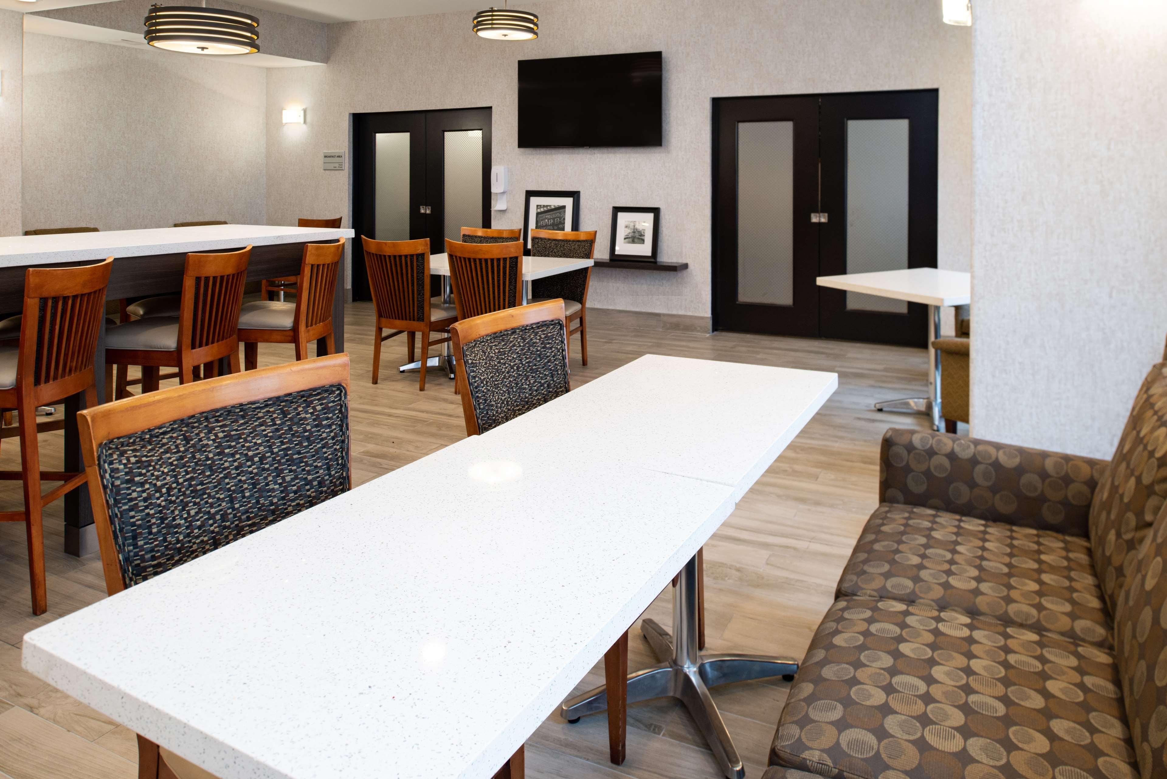Hampton Inn Kansas City Northeast Exterior photo