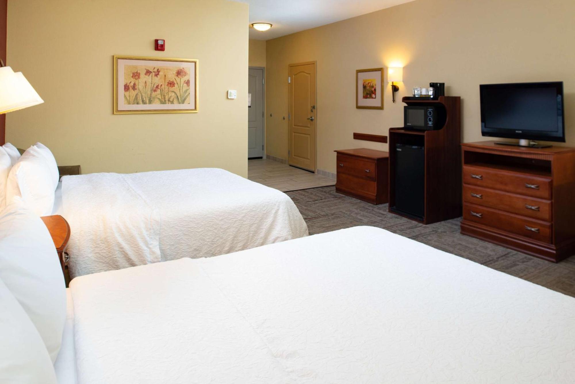 Hampton Inn Kansas City Northeast Exterior photo