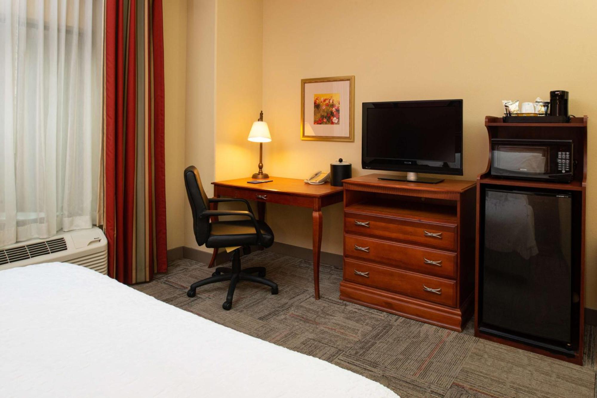 Hampton Inn Kansas City Northeast Exterior photo